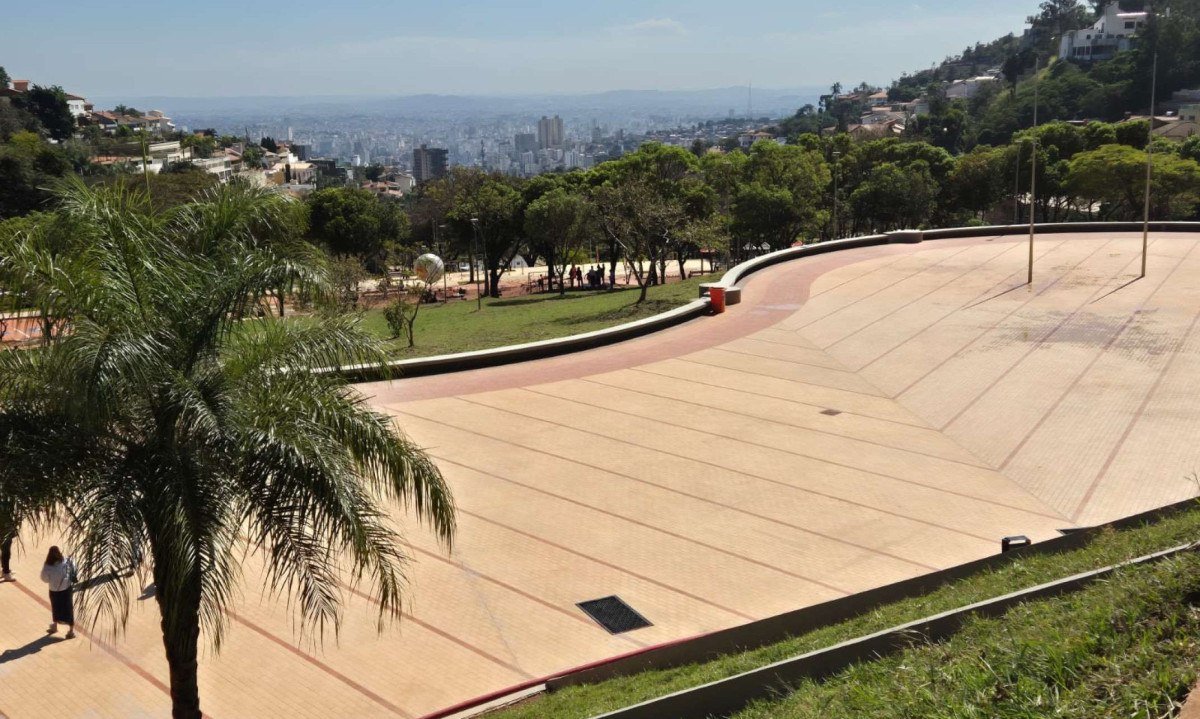 A obra sofreu sucessivos adiamentos, em parte devido &agrave;s exig&ecirc;ncias para interven&ccedil;&atilde;o em um espa&ccedil;o tombado pelo patrim&ocirc;nio cultural