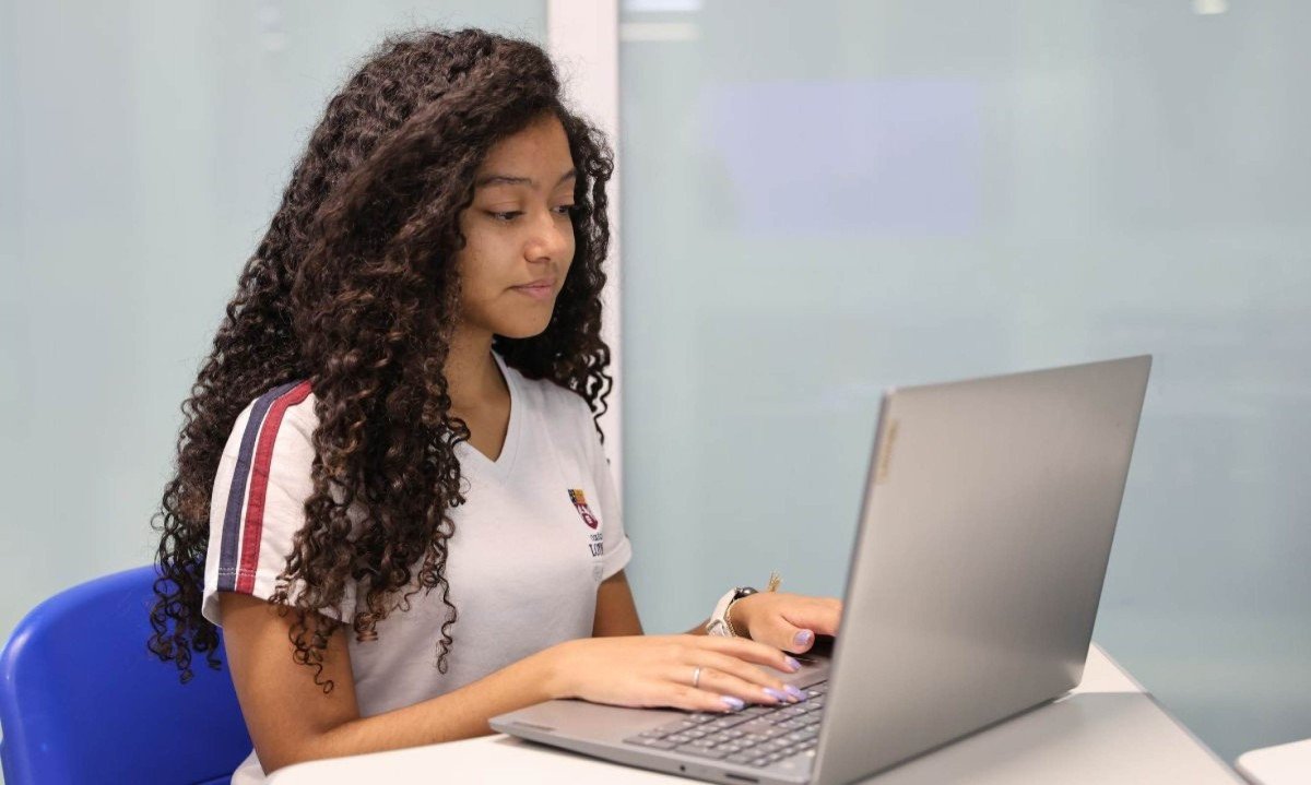 Participar das escolhas da fam&iacute;lia e acompanhar pequenas decis&otilde;es do cotidiano ajuda crian&ccedil;as e adolescentes a desenvolver uma rela&ccedil;&atilde;o mais consciente com o consumo 