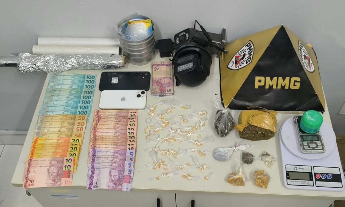 Apreens&atilde;o de drogas na Rua Luiz Carlos de Almeida Rocha, bairro Primavera