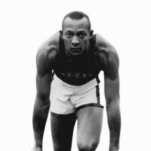 Jesse Owens: 45 minutos que mudaram a história do atletismo - AFP