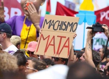 Responsabilidade de cuidar de filhos, familiares e do lar é um dos fatores que tornam as mulheres mais vulneráveis a violência de gênero -  (crédito: Tomaz Silva/Agência Brasil)