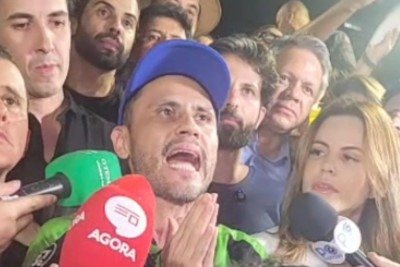 Cleitinho fez anúncio na Praça do Santuário, em Divinópolis -  (crédito: Reprodução/Divinews)