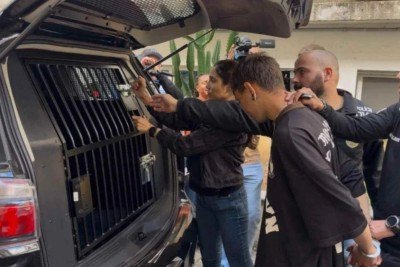 O suspeito se entregou na sede do Departamento de Investigação de Homicídios e Proteção à Pessoa, em Belo Horizonte -  (crédito:  Pedro Corsini/TV Alterosa)
