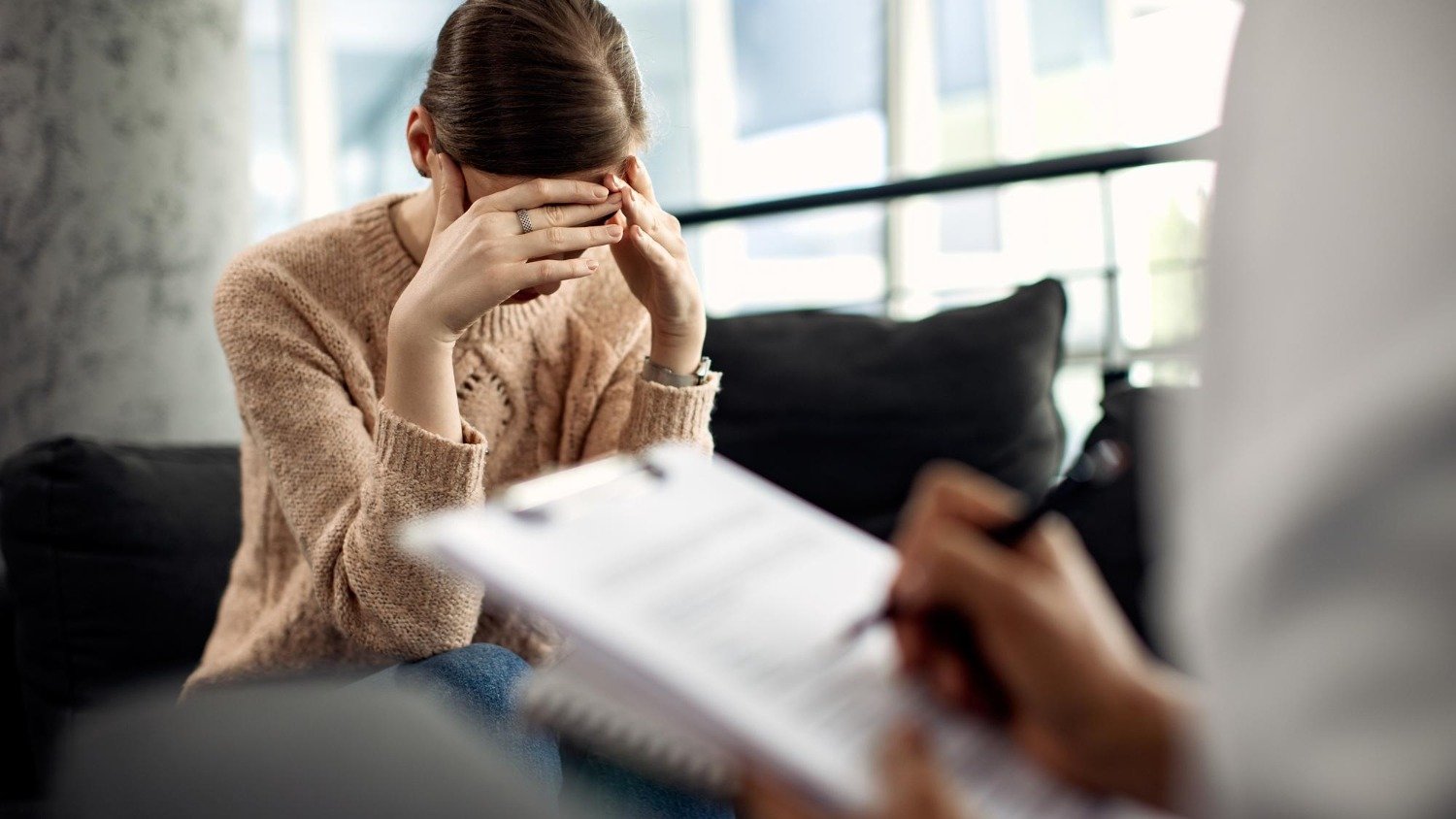 A viol&ecirc;ncia contra a mulher e a misoginia geram profundo sofrimento, ressaltando a import&acirc;ncia do apoio e dos canais de den&uacute;ncia -  (crédito: Freepik)