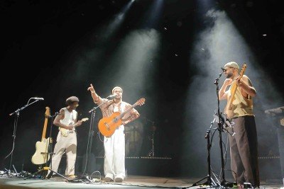  Os Gilsons no palco do Cine-Theatro Central, em Juiz de Fora
     -  (crédito: Bruno Luis Barros/EM/DA. Press)