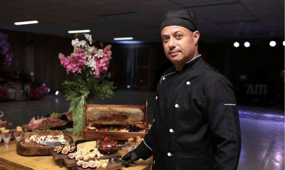 Emerson Bernardes comanda restaurante que fica onde funcionava uma antiga marcenaria da Escola T&eacute;cnica de Eletr&ocirc;nica (ETE)