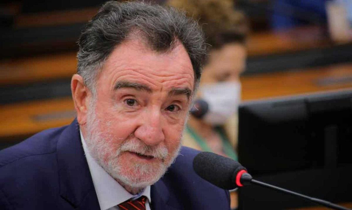 Patrus Ananias (PT) vai apostar na conex&atilde;o com Lula, em sua gest&atilde;o como prefeito de BH e no Bolsa Fam&iacute;lia 