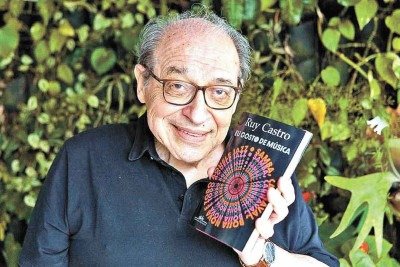 Ruy Castro sobre os instrumentistas, cantores e compositores citados nas cr&ocirc;nicas de 'Eu gosto de m&uacute;sica': 'O futuro do nosso passado n&atilde;o tem fim' -  (crédito: Laura Liuzzi/Divulga&ccedil;&atilde;o)