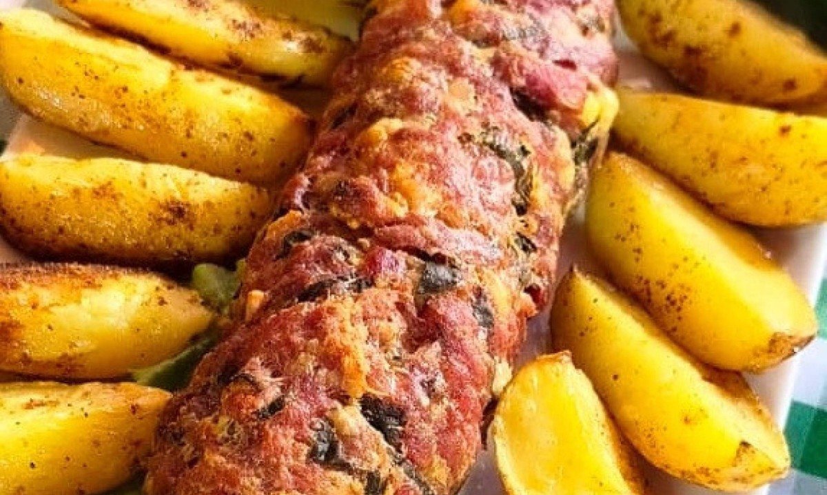 Rocambole Geraizeiro (Bar do Thom): rocambole de lingui&ccedil;a artesanal com especiarias e ora-pro-n&oacute;bis, recheio de queijo, batatas r&uacute;sticas salteadas na manteiga de garrafa com leve toque de farinha de buriti e geleia de tamarindo com pimenta