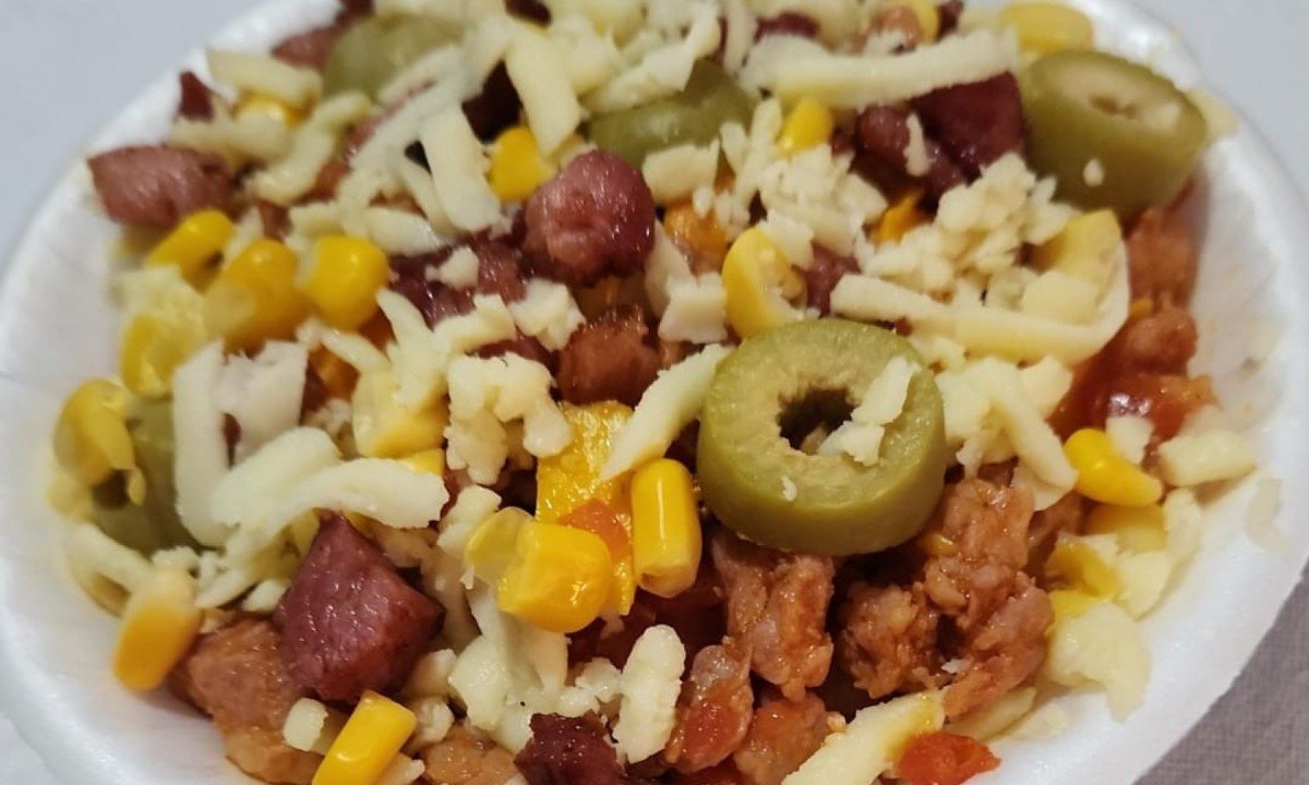 Espaguete com Ragu do Cerrado (Sabores de Casa): massa envolvida em um ragu de lingui&ccedil;a preparada com molho artesanal de tomates e delicadas lascas de pequi e finalizada com mix de queijos, bacon crocante, milho e azeitonas