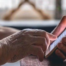 Aposentada busca suporte técnico para internet e perde quase R$ 12 mil ao cair em golpe - Tupi