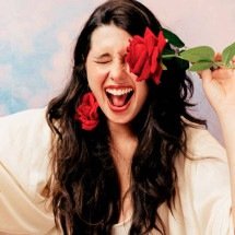 Julia Guedes estreia em disco com ‘Álbum vermelho’