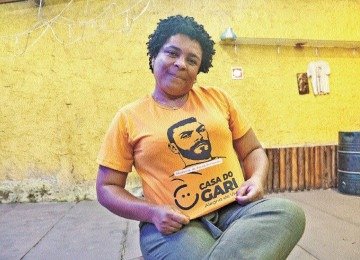 Ainda com o companheiro bem vivo na memória, Liliane França criou projeto de apoio aos garis: 'É um ano que a gente está na luta' -  (crédito: Marcos Vieira/EM/D.A Press)