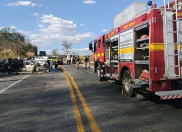 Os corpos foram sepultados nesta segunda-feira (10/8) em Ruy Barbosa -  (crédito: Corpo de Bombeiros/Divulga&ccedil;&atilde;o)