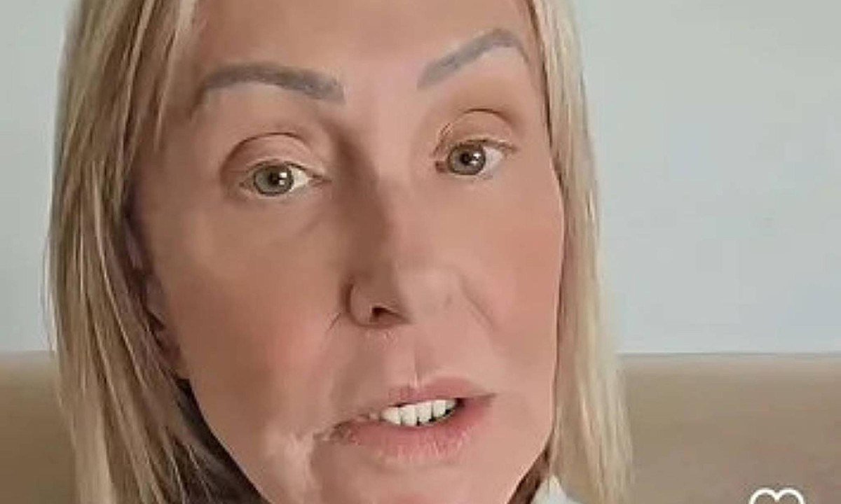 Tânia Rocha em storie após ser retirada de voo de Latam - (crédito: Reprodução)