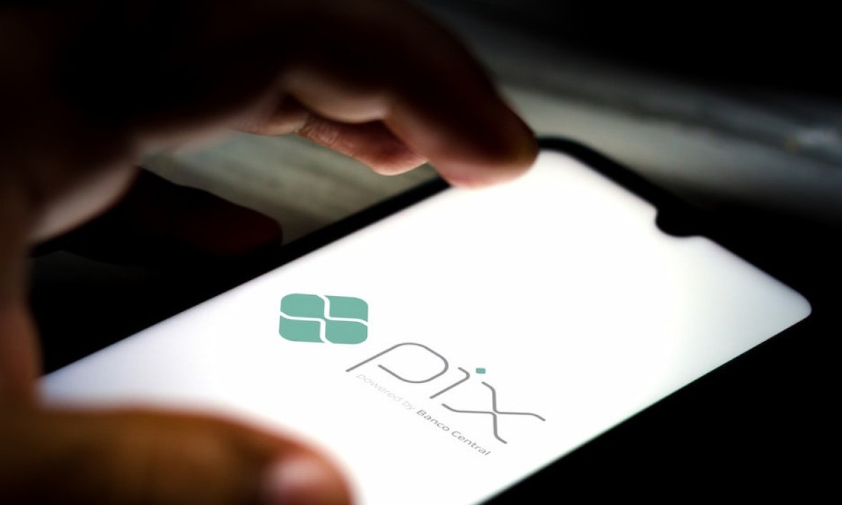 Comprovantes falsos de Pix são usados em golpes para enganar vendedores e comerciantes, exigindo atenção na verificação do pagamento - (crédito: Freepik)