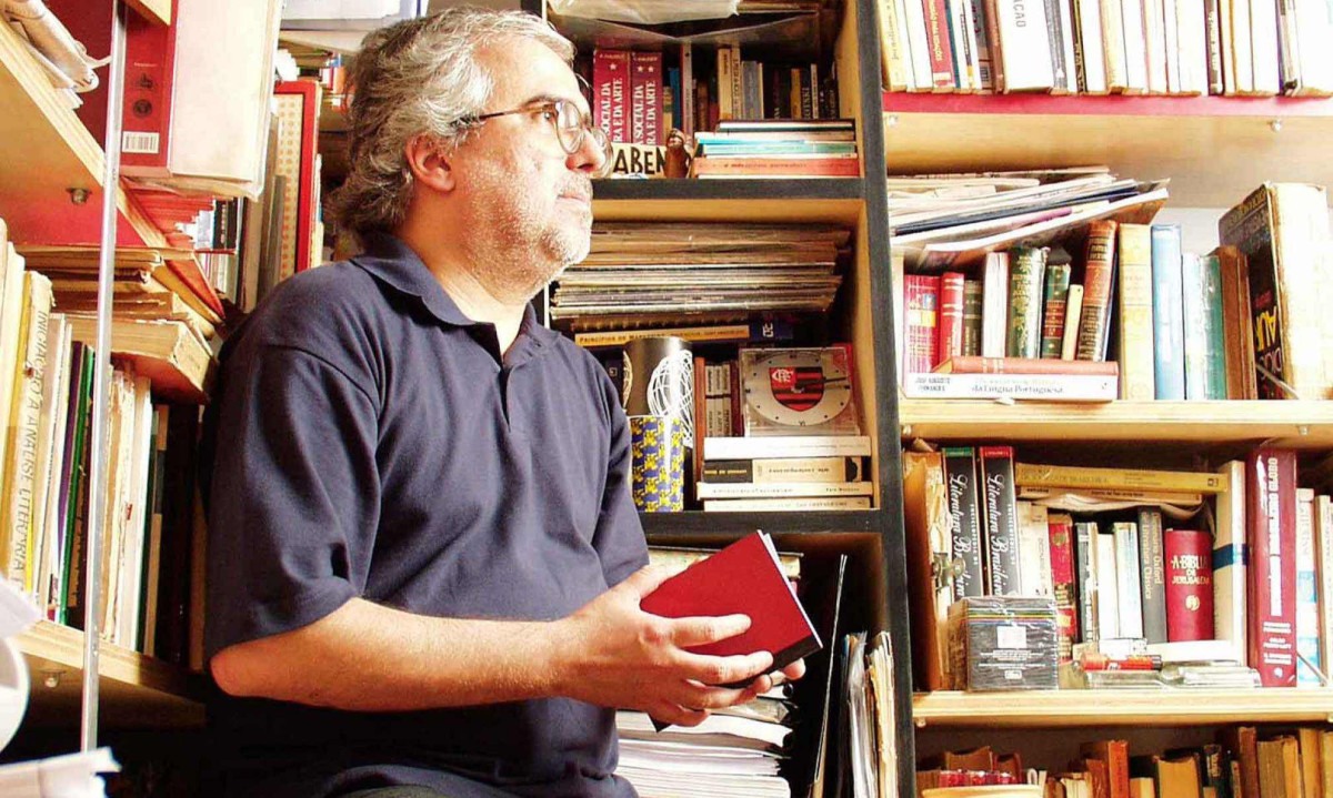 Marcelo Dolabela, mestre da poesia expandida, ganha homenagem em cortejo que será realizado na Rua Sapucaí
- (crédito: Eduardo Rocha/EM/22/3/2002)