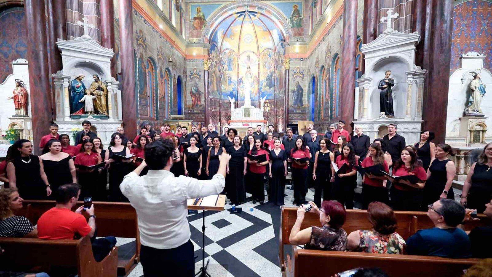 Corais fazem concerto na Igreja S&atilde;o Jos&eacute;, em Belo Horizonte 