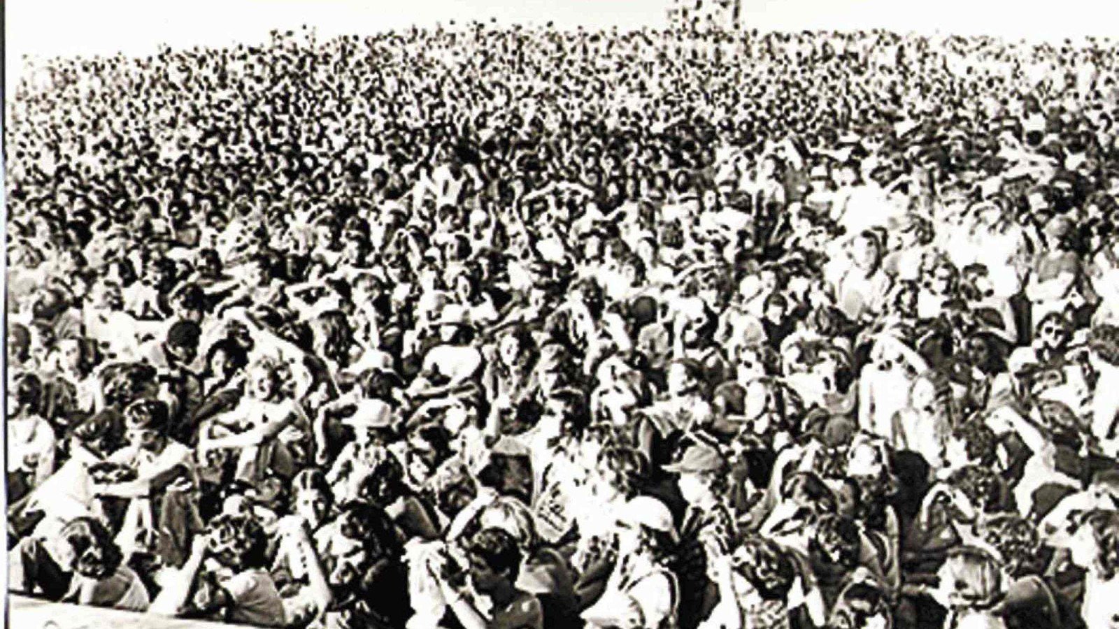 P&uacute;blico lotou &aacute;rea da Fazenda Para&iacute;so, em Tr&ecirc;s Pontas, em 1977, para participar do festival que ficou conhecido como Woodstock mineiro, promovido por Milton Nascimento