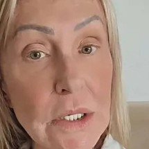 Escritora chama piloto de 'negro racista' após ser retirada de voo da Latam