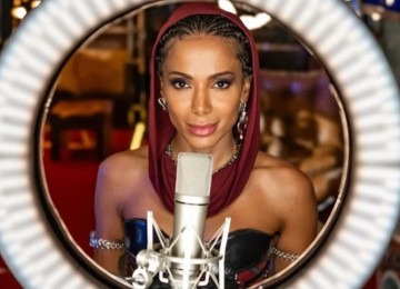 Anitta em destaque após regravação de 'Bichos escrotos' gerar discussões e memes nas redes sociais - (crédito: Divulgação) Anitta em destaque após regravação de 'Bichos escrotos' gerar discussões e memes nas redes sociais - (crédito: Divulgação)