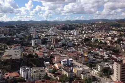 Operação foi desencadeada pela PM no 'Escadão do Peixe', no Bairro Indaiá, em Teofilo Otoni, em abril de 2024 -  (crédito: foto: Wikimedia Commons/Reprodução)