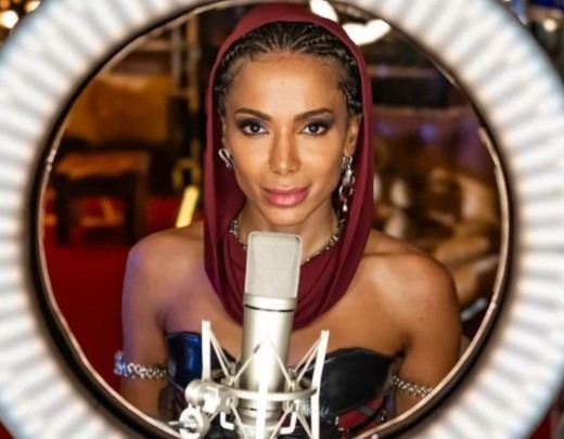 Anitta em destaque após regravação de 'Bichos escrotos' gerar discussões e memes nas redes sociais - (crédito: Divulgação) Anitta em destaque após regravação de 'Bichos escrotos' gerar discussões e memes nas redes sociais - (crédito: Divulgação)