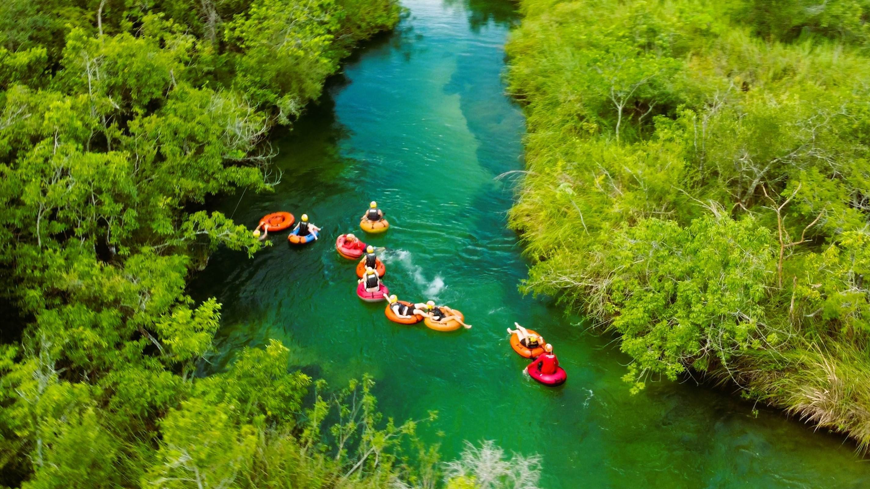 No Boia Cross do Parque Ecológico Rio Formoso, a aventura é se deixar levar. Entre corredeiras, águas cristalinas e a força da natureza, o corpo segue o ritmo do rio — e a alma agradece-Parque Ecológico Rio Formoso/Divulgação
