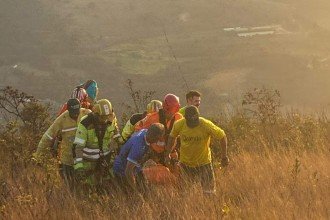Mulher cai de parapente no Topo do Mundo, em Brumadinho