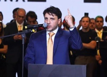 A performance que Renan Santos guarda para o primeiro ato de campanha -  (crédito: Foto: Reprodução/ YouTube/ Partido Missão)