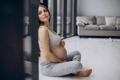 Permanecer mais de dez horas diárias sentada dobra o risco de intercorrências gestacionais -  (crédito: Magnific)