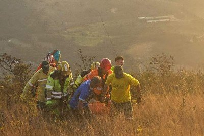 V&iacute;tima foi socorrida e levada ao Hospital Jo&atilde;o XXIII, em Belo Horizonte -  (crédito: CBMMG)