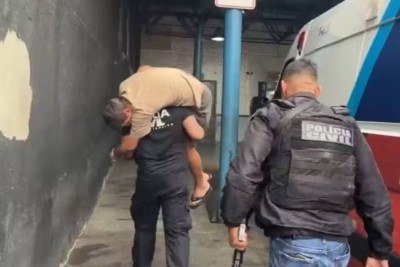Suspeito que confessou abuso contra criança de 11 anos é levado pela polícia -  (crédito: Reprodução)