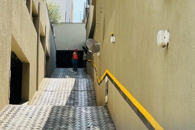 Condomínio onde apartamento pegou fogo e homem morreu, nesta quarta-feira (12/8) -  (crédito: Edésio Ferreira/EM/D.A Press)