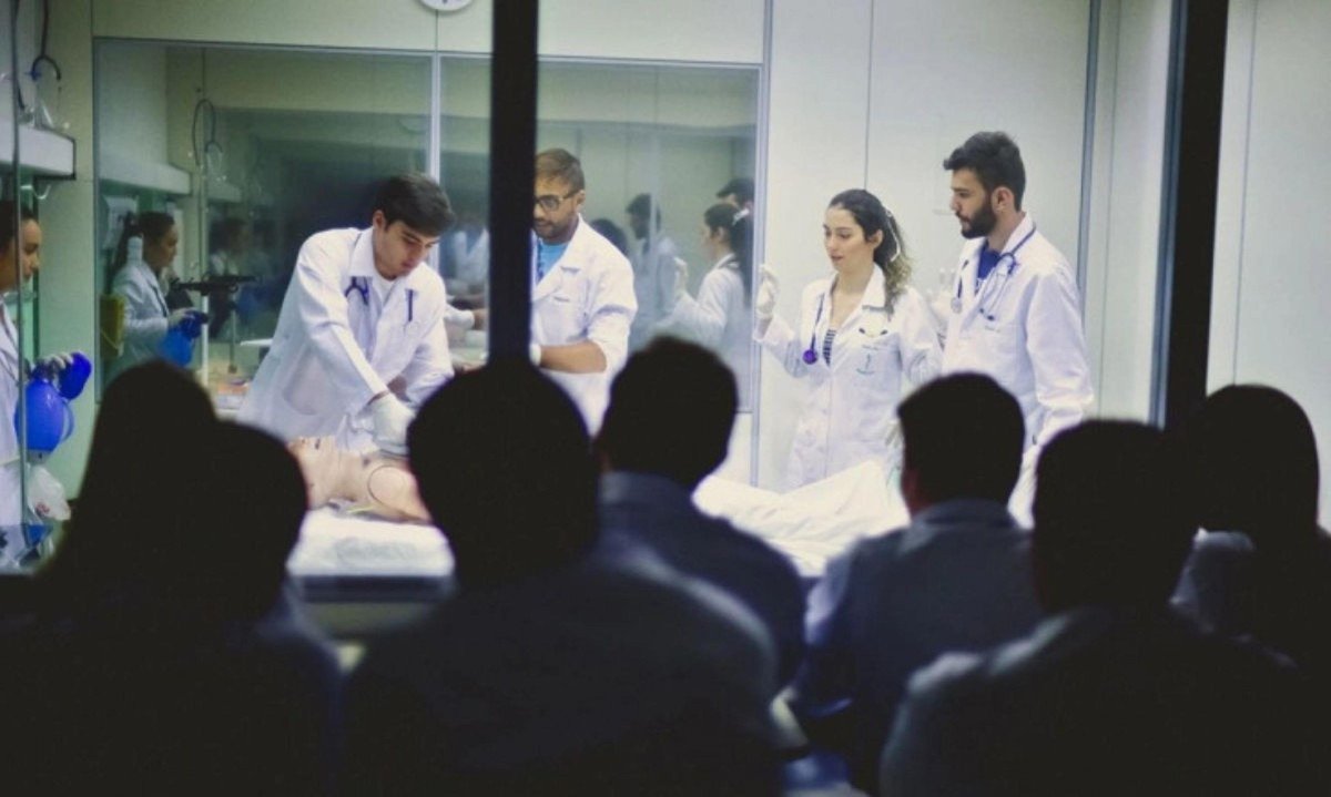 Formação médica precisa considerar as diferentes realidades do sistema de saúde brasileiro - (crédito: Divulgação FAMINAS)