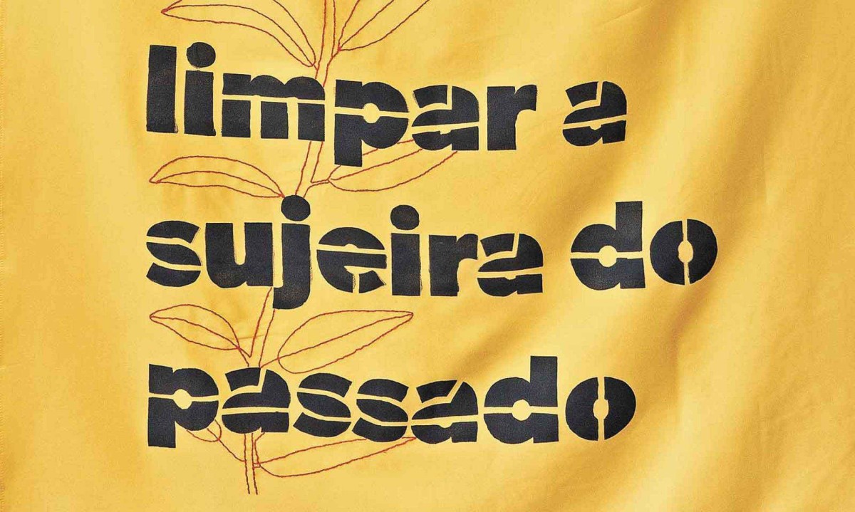 Detalhe de bandeira da série "Toda empregada doméstica tem um pouco de Dandara" - (crédito: Dayane Tropicaos/divulgação)