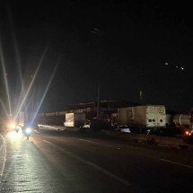 BH: carreta bate em fiação elétrica e bloqueia trânsito no Anel Rodoviário - Wellington Barbosa/EM/D.A.Press