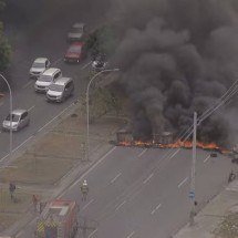 Criança de 6 anos é atingida por estilhaços durante tiroteio - Reprodução/TV Globo