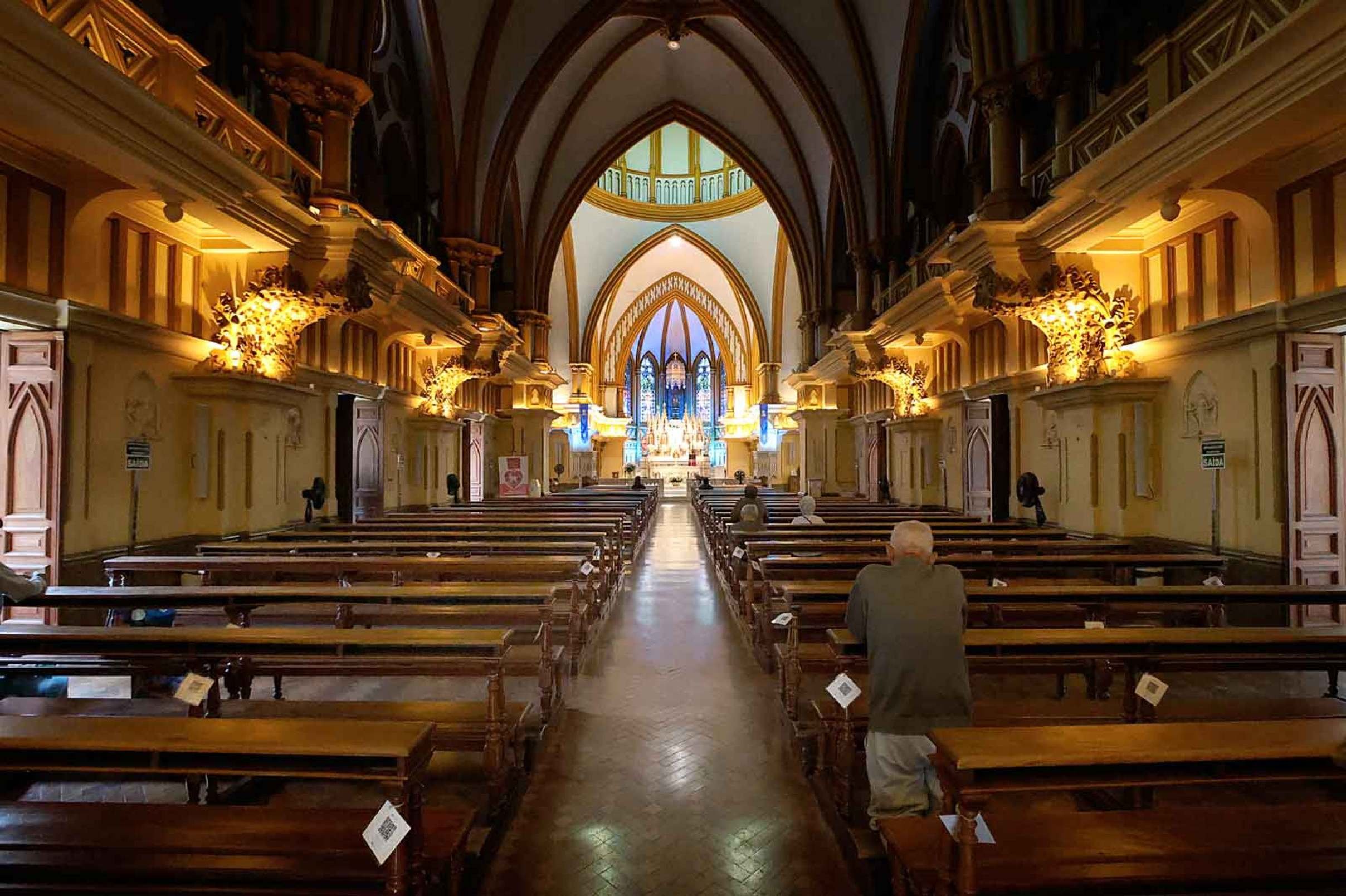 Interior do Santu&aacute;rio Arquidiocesano, que receber&aacute; fi&eacute;is tamb&eacute;m para recita&ccedil;&atilde;o do ter&ccedil;o no dia da padroeira da capital mineira
