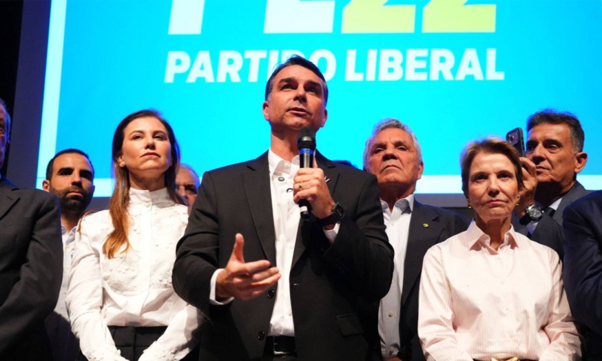 Discurso antissistema: as pazes de Lula com Alcolumbre abrem um flanco para Flávio - (crédito: Foto: Vittor Sales/Flávio Bolsonaro)