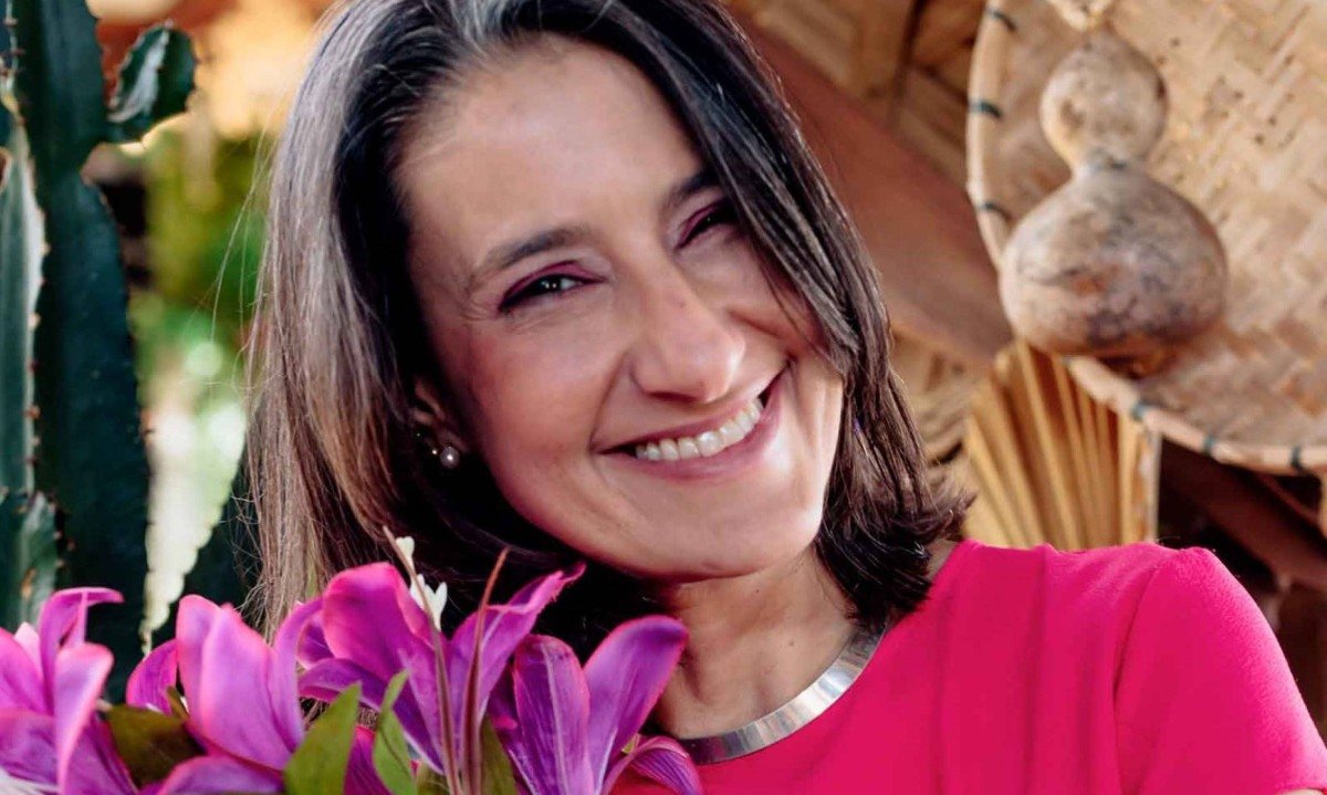 Bebel Soares: coletânea lançada em julho com 27 relatos femininos - (crédito: Nina Fernandes/Divulgação)
