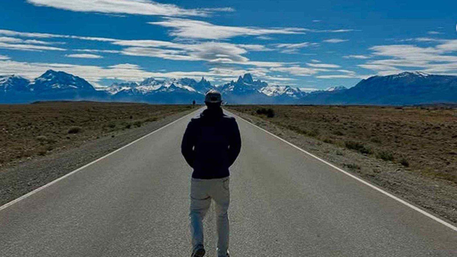 Ator Jayme Matarazzo numa estrada estrada na Patag&ocirc;nia argentina 
