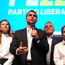 Discurso antissistema: as pazes de Lula com Alcolumbre abrem um flanco para Flávio
