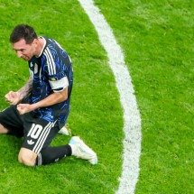 Messi risca pendência, exalta feitos da Argentina e revela percepção sobre Inglaterra