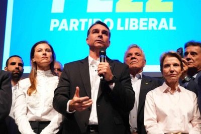 Discurso antissistema: as pazes de Lula com Alcolumbre abrem um flanco para Flávio -  (crédito: Foto: Vittor Sales/Flávio Bolsonaro)