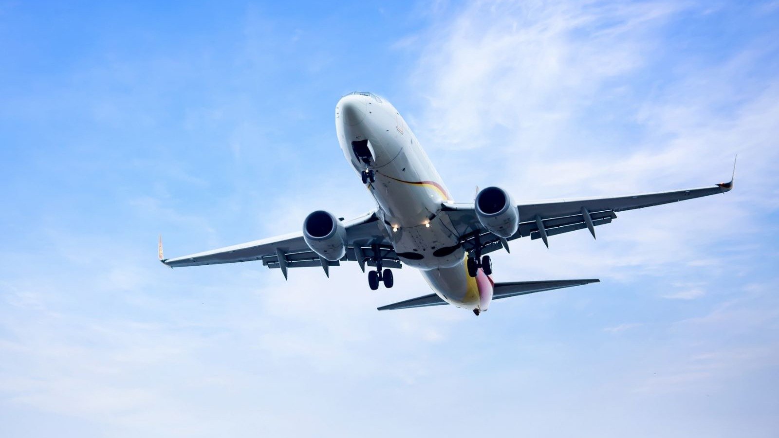 Aeronaves comerciais s&atilde;o palco de incidentes inesperados, como a descoberta de uma rede Wi-Fi falsa em voo da Delta -  (crédito: Magnific)
