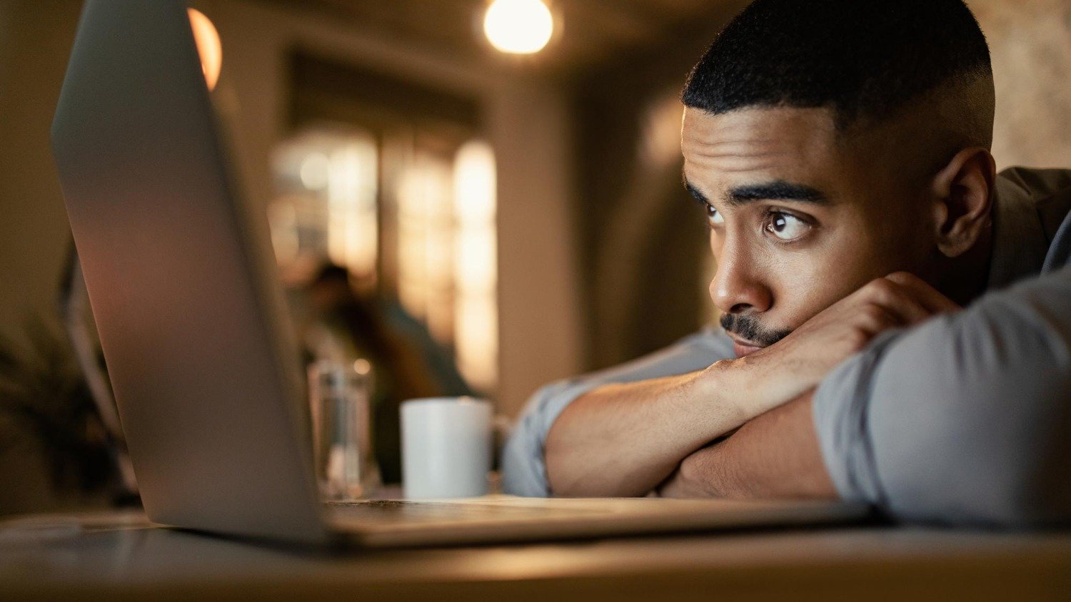 A inquieta&ccedil;&atilde;o com a seguran&ccedil;a digital &eacute; uma realidade para a maioria dos brasileiros, que temem ser v&iacute;timas de golpes online -  (crédito: Freepik)