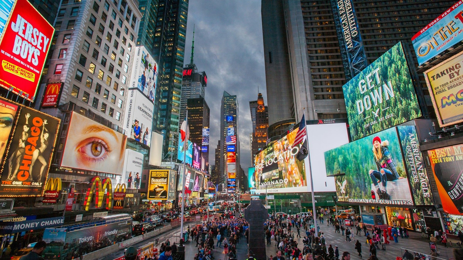Times Square, em Nova York, &eacute; um cen&aacute;rio ic&ocirc;nico das aventuras do Homem-Aranha e atrai milh&otilde;es de turistas -  (crédito: Unsplash)