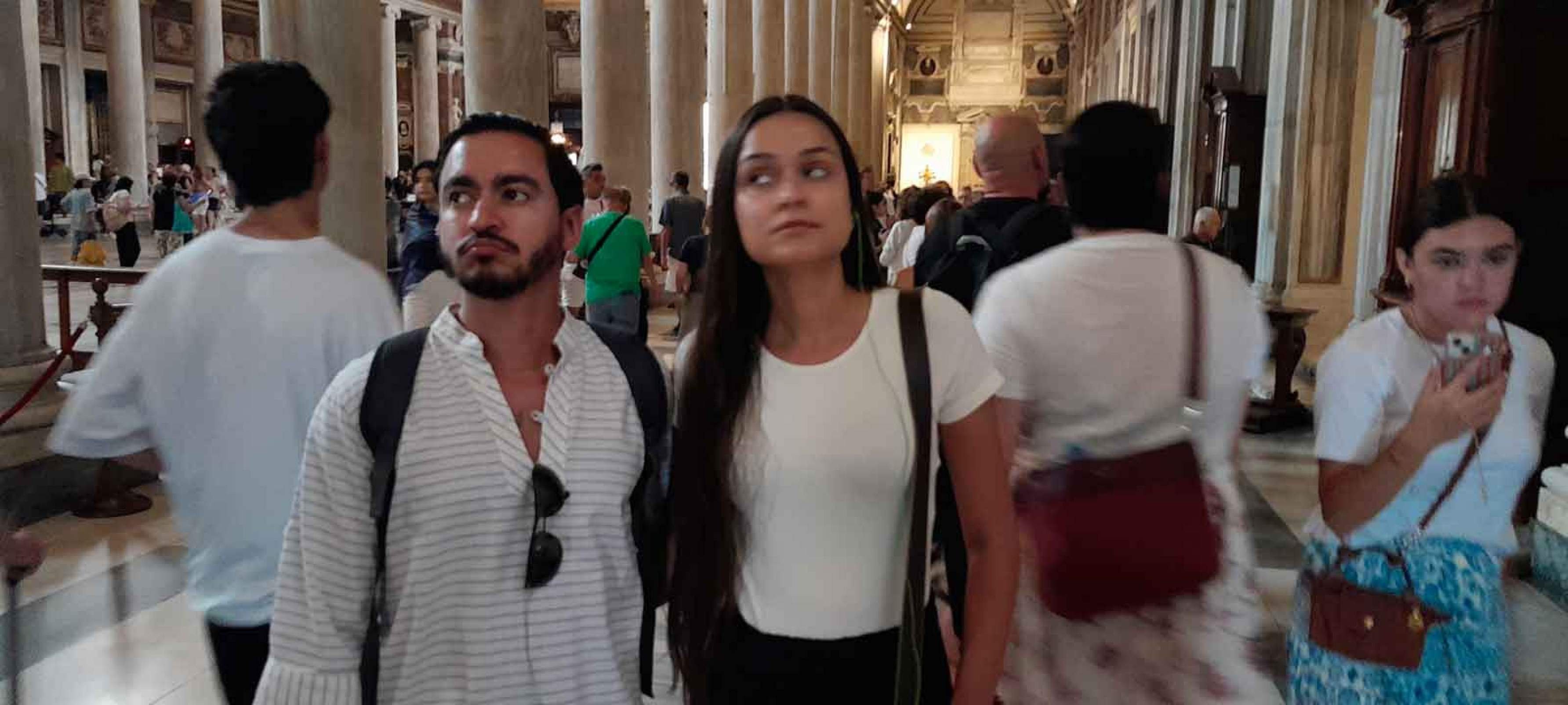 Mineira de Montes Claros, Maria Paula Zuba se emocionou na visita &agrave; Bas&iacute;lica acompanhada do noivo, o paulista Raphaell Diniz Amaral
