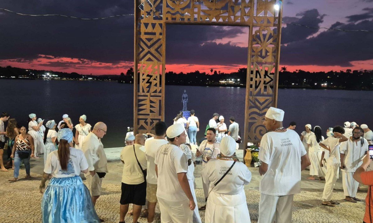 Festa de Iemanjá colore a Pampulha com fé e tradição neste sábado (15/8) - (crédito: Jair Amaral/EM/D.A.Press)